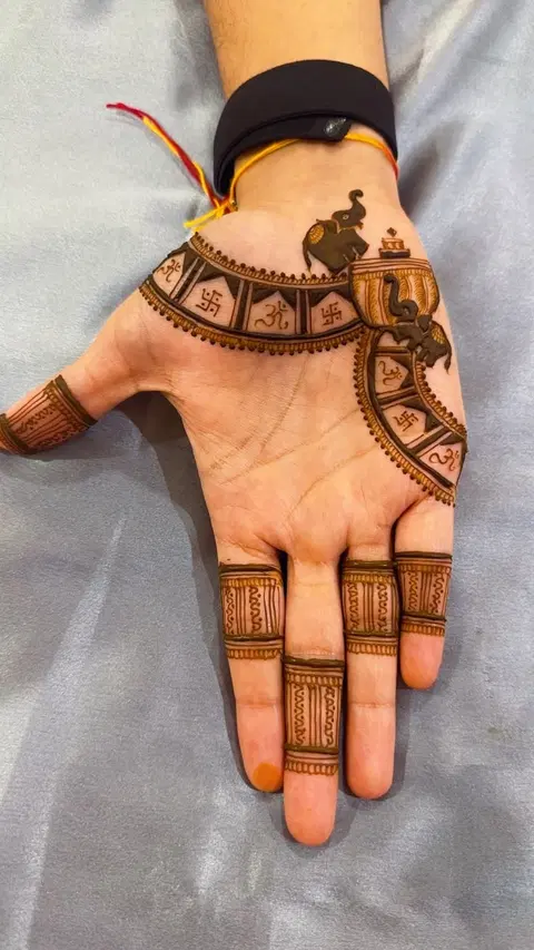 simple deity front hand mehndi design