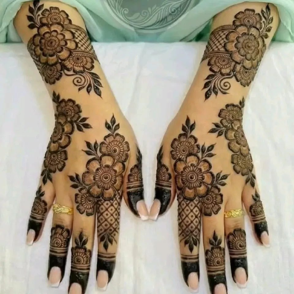 Arabic Bridal Back Hand Mehndi Design for Eid