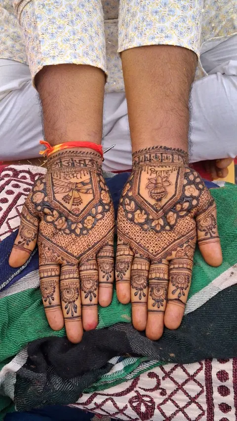 deity back hand mehndi design