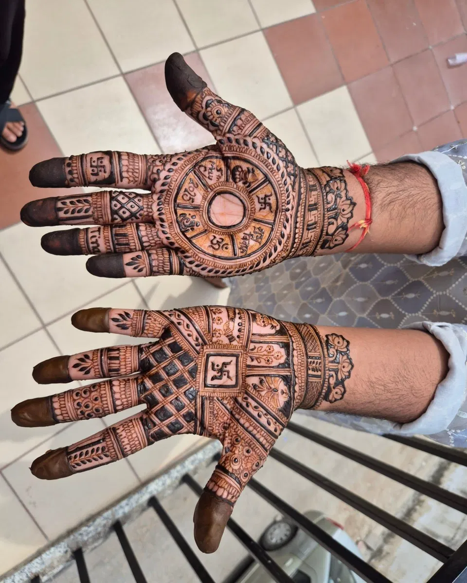 Bridal Royal Back Hand Mehndi Design with Deity for Engagement (2)