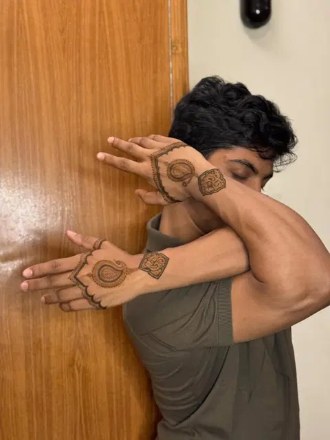simple deity back hand mehndi design