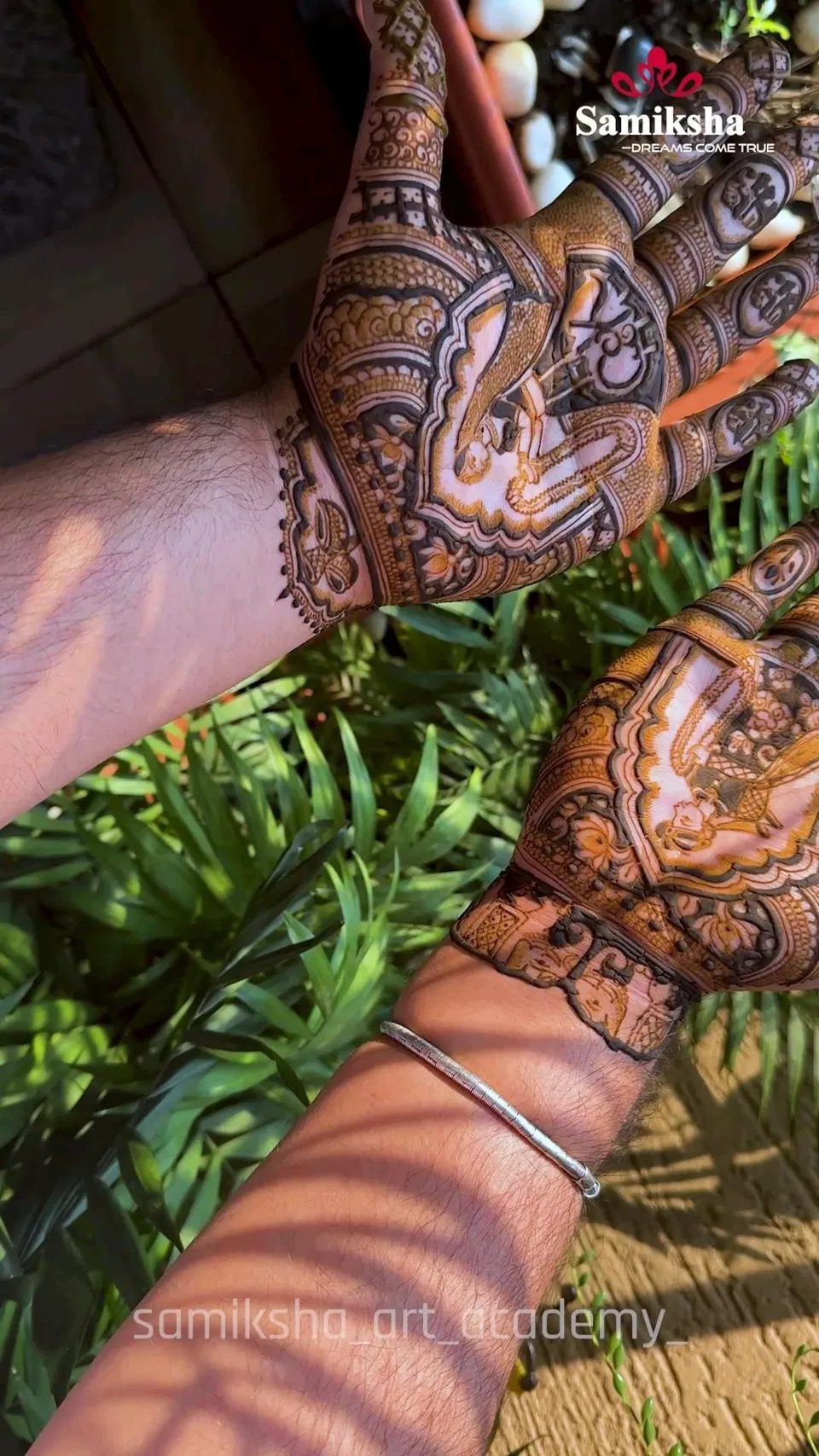 Bridal Royal Back Hand Mehndi Design with Gol Tikki and Deity for Karwa Chauth (2)