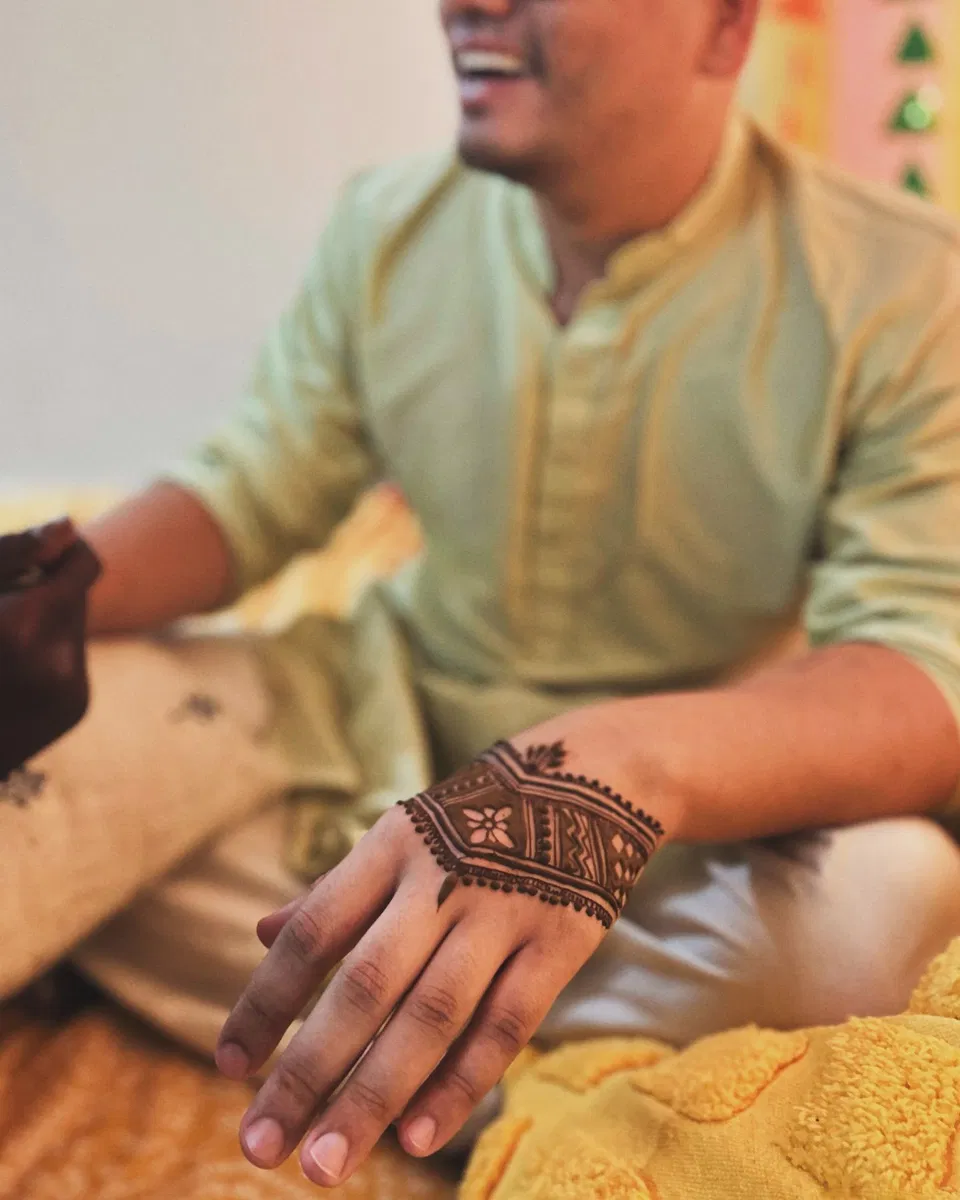 Simple Back Hand Mehndi Design with Deity (2)