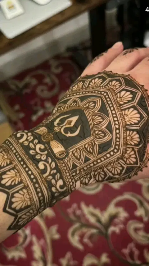 indian stylish deity arm mehndi design