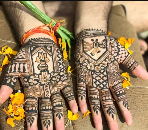 bridal deity foot mehndi design