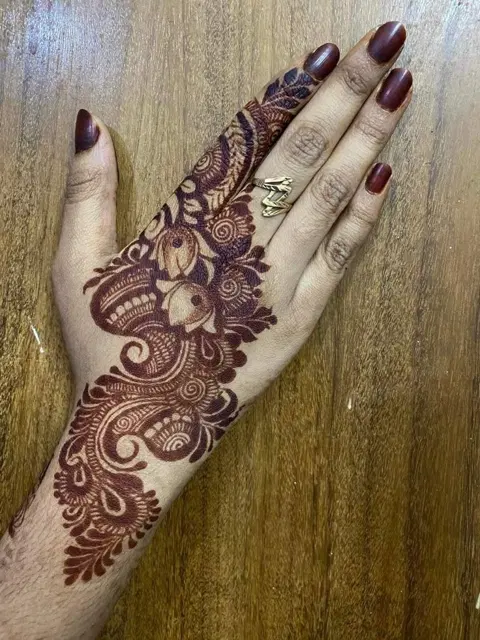 arabic indo-arabic bel back hand mehndi design