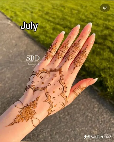 aesthetic arabic back hand mehndi design