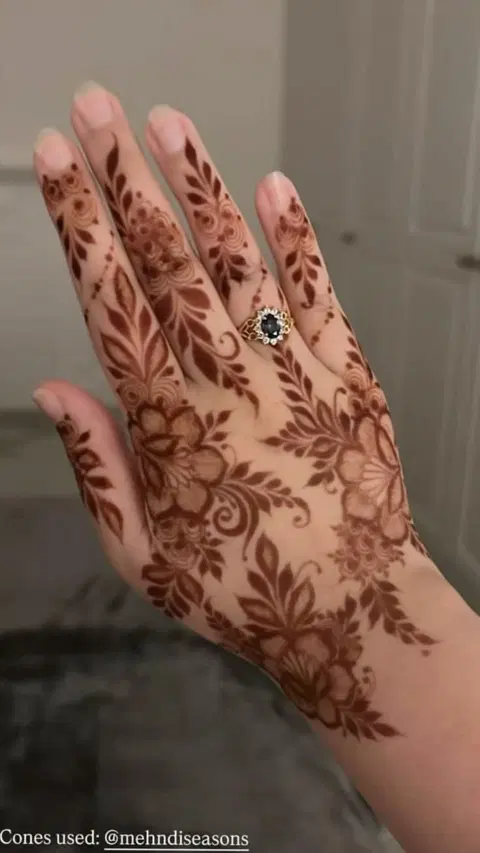 aesthetic arabic flower finger mehndi design