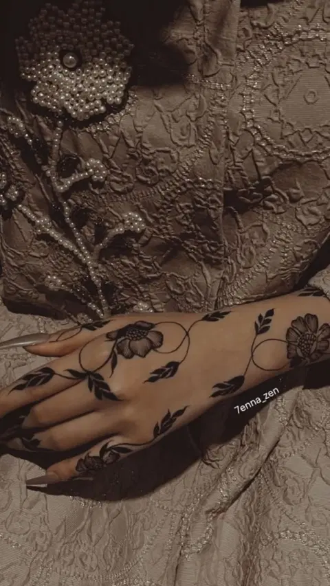 aesthetic arabic bel arm mehndi design