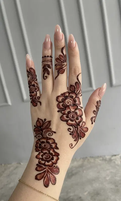 aesthetic arabic jaal back hand mehndi design