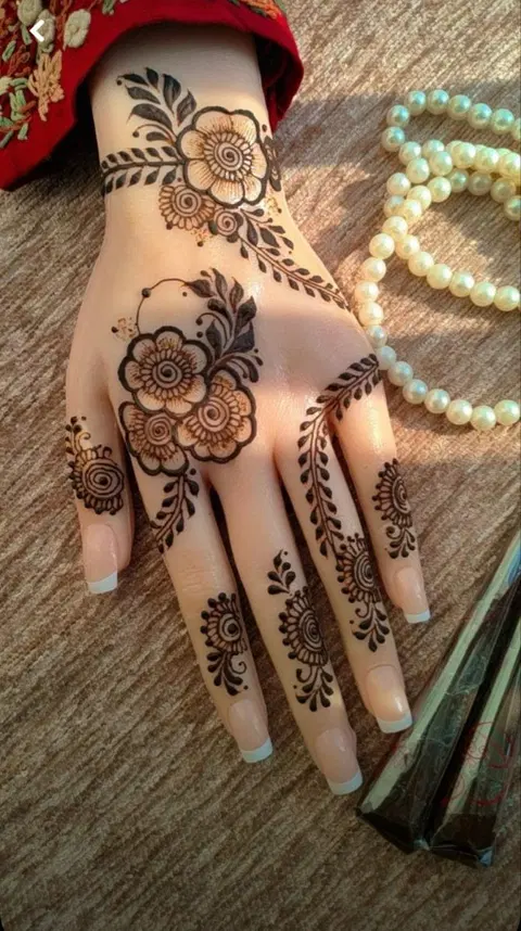 arabic simple circle back hand mehndi design