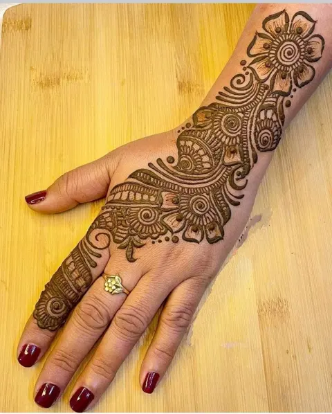 arabic simple bel back hand mehndi design
