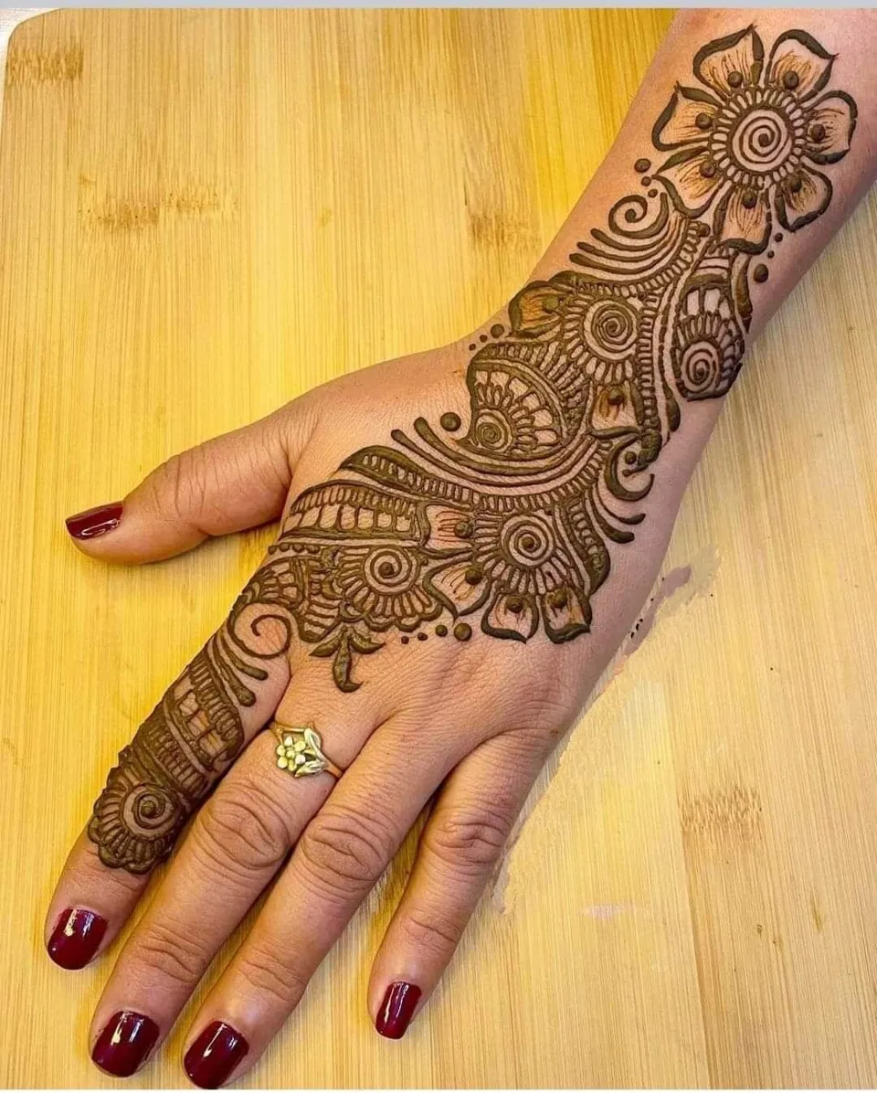 Arabic Simple Back Hand Mehndi Design with Bel and Jaal