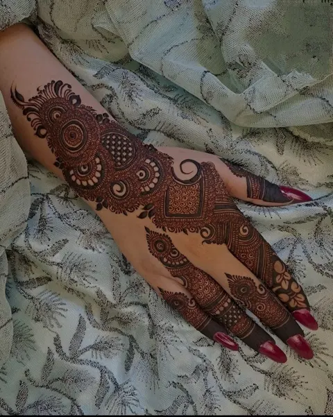 stylish bel back hand mehndi design