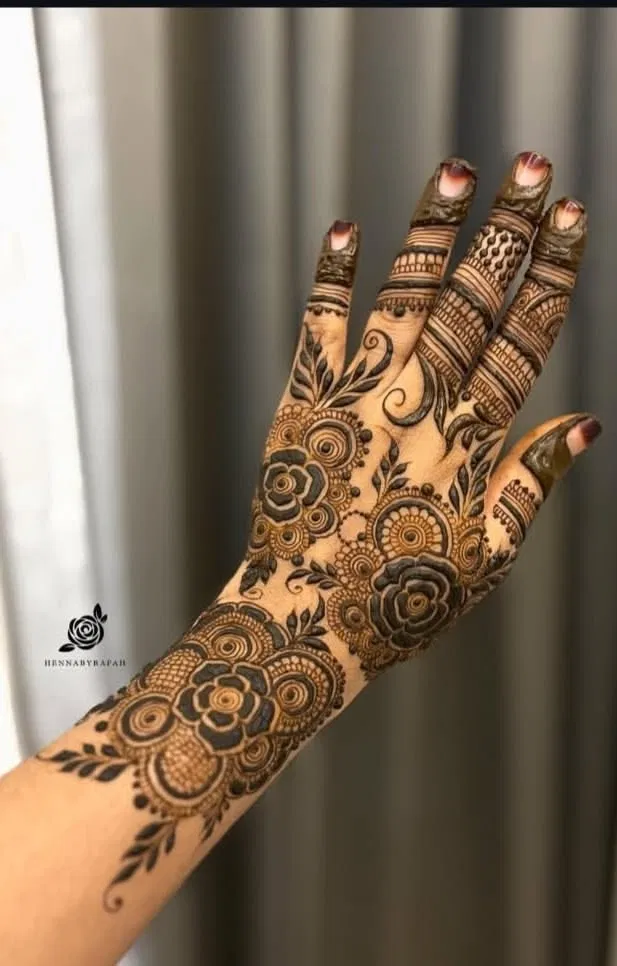 Arabic Dubai Back Hand Mehndi Design with Flowers for Eid