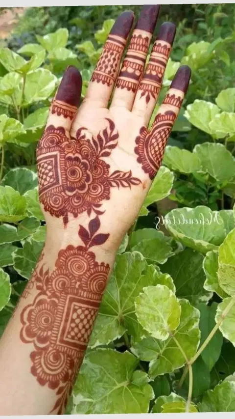 arabic circle back hand mehndi design