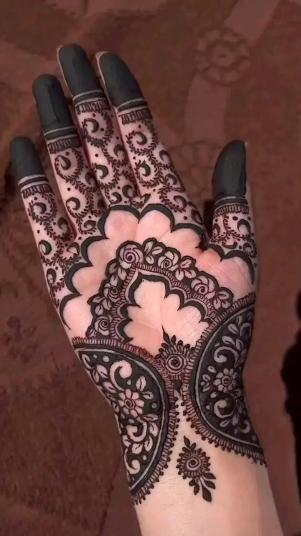 Dubai Pakistani Front Hand Mehndi Design with Hearts