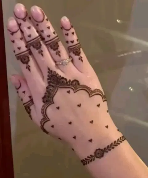 aesthetic simple heart back hand mehndi design