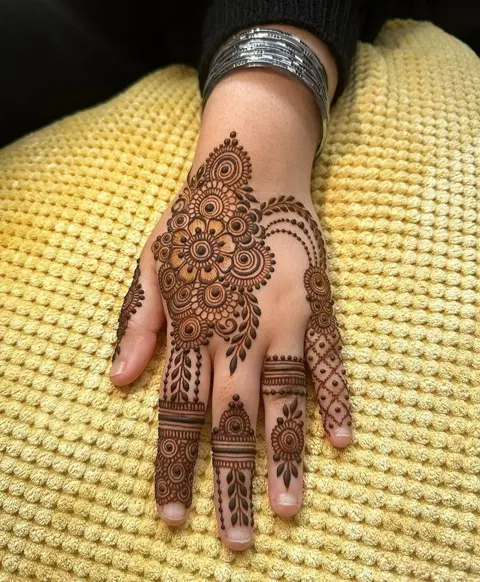 aesthetic front hand mehndi design