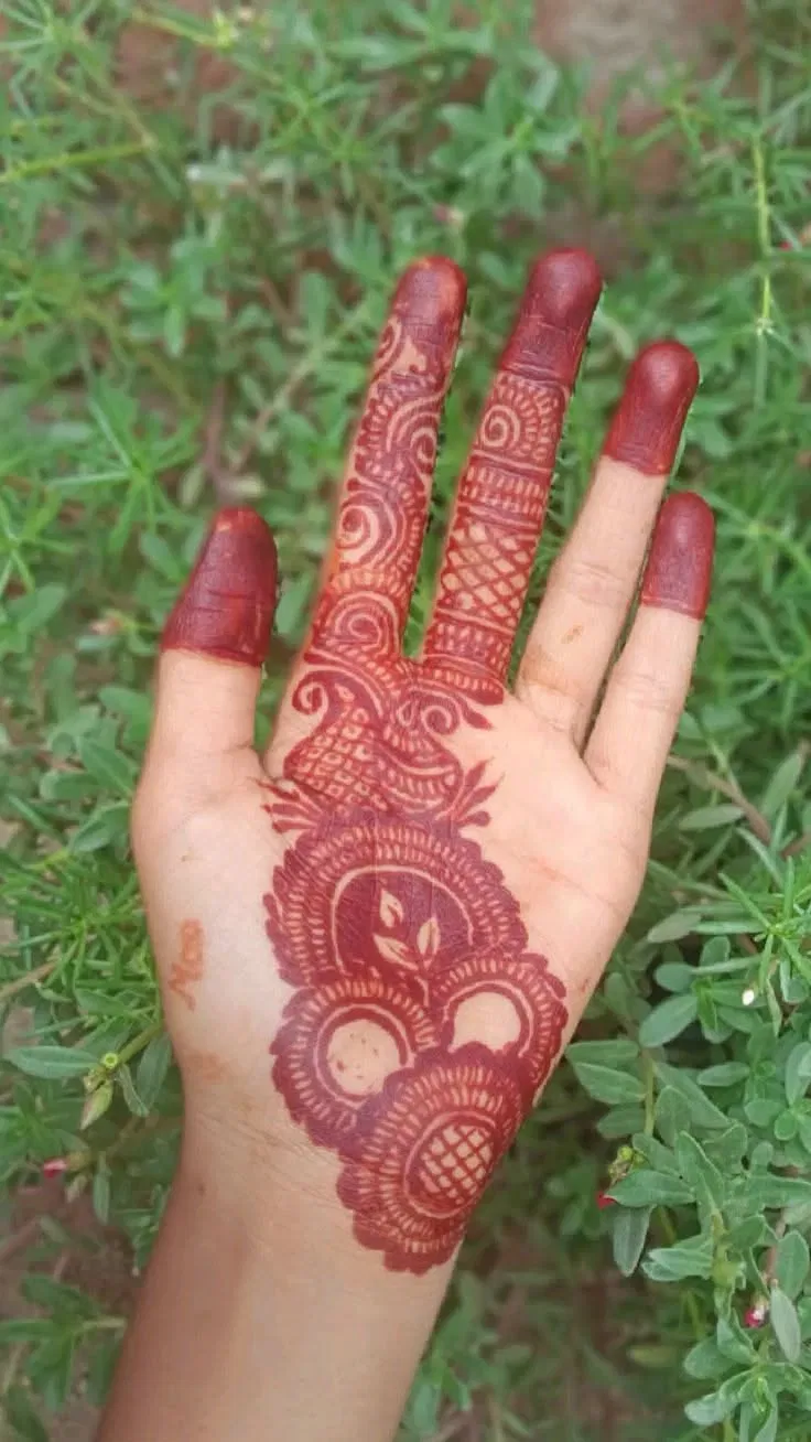 Aesthetic Arabic Front Hand Mehndi Design with Gol Tikki (17)