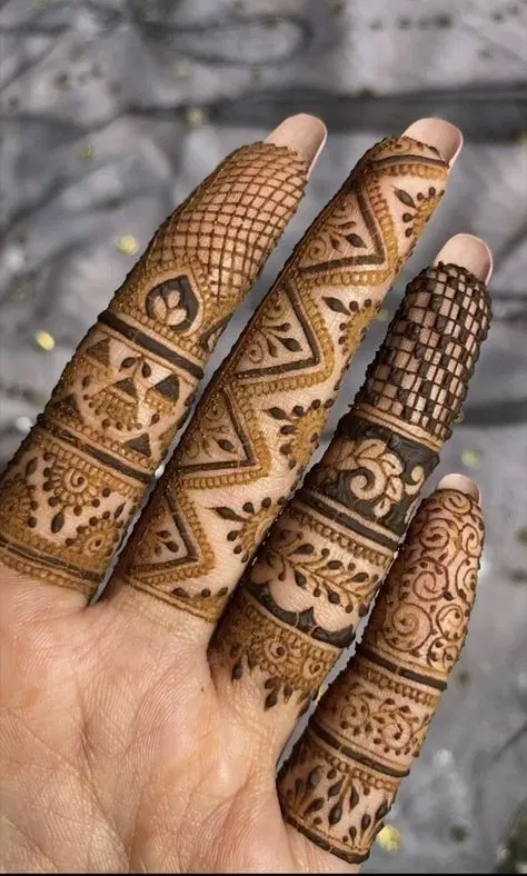 royal simple finger mehndi design