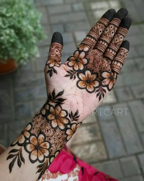 aesthetic arabic flower front hand mehndi design