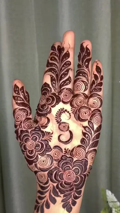 dubai circle finger mehndi design