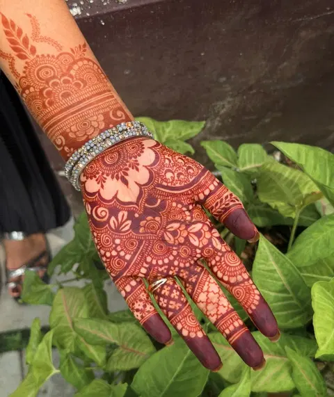 arabic bridal circle front hand mehndi design