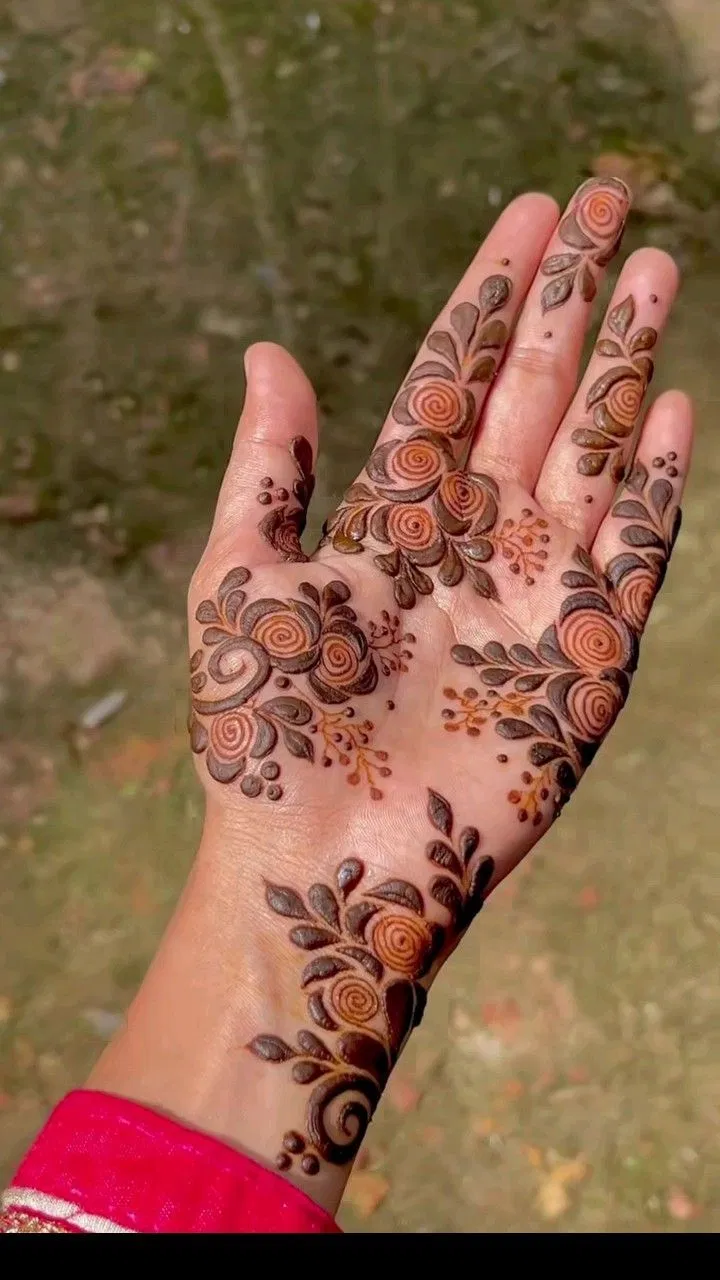 Aesthetic Arabic Back Hand Mehndi Design with Flowers (40)