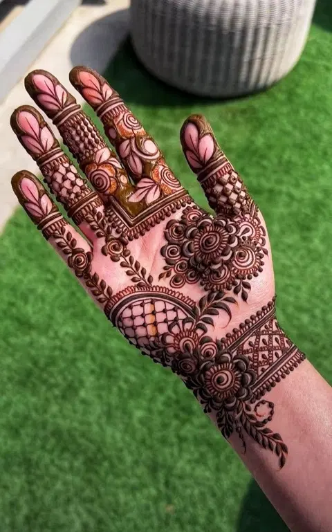 aesthetic bridal front hand mehndi design