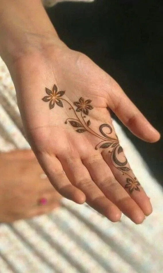 Aesthetic Arabic Finger Mehndi Design with Flowers and Jaal (4)