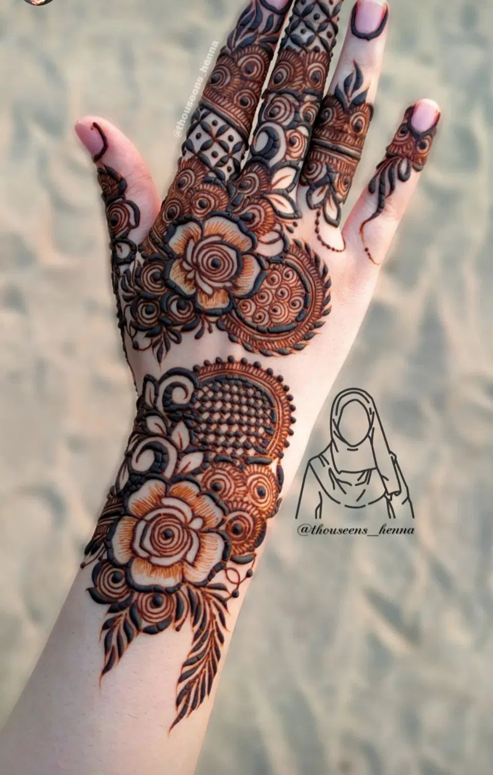 Arabic Dubai Back Hand Mehndi Design