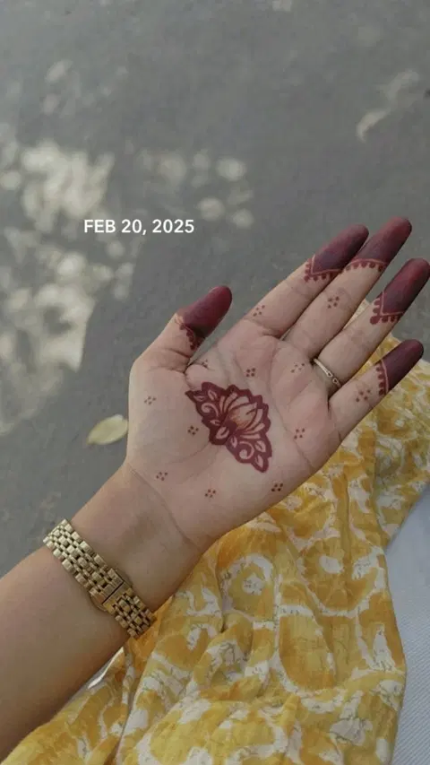 aesthetic arabic lotus front hand mehndi design