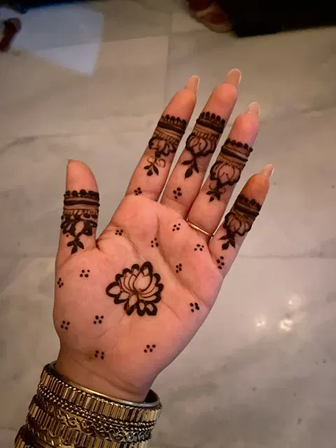 bridal minimal jaal finger mehndi design