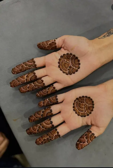 minimal simple circle finger mehndi design
