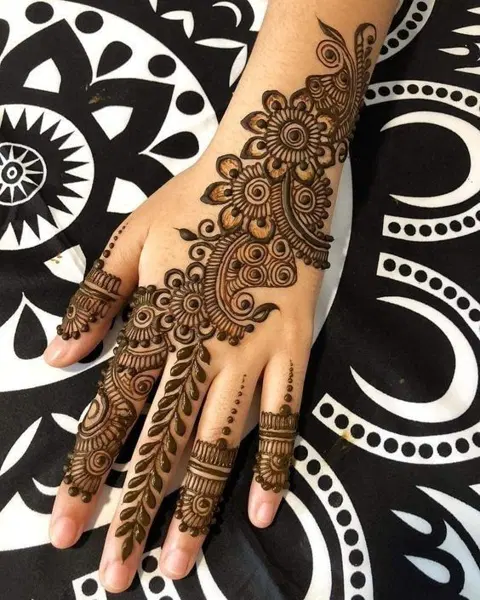 aesthetic arabic back hand mehndi design