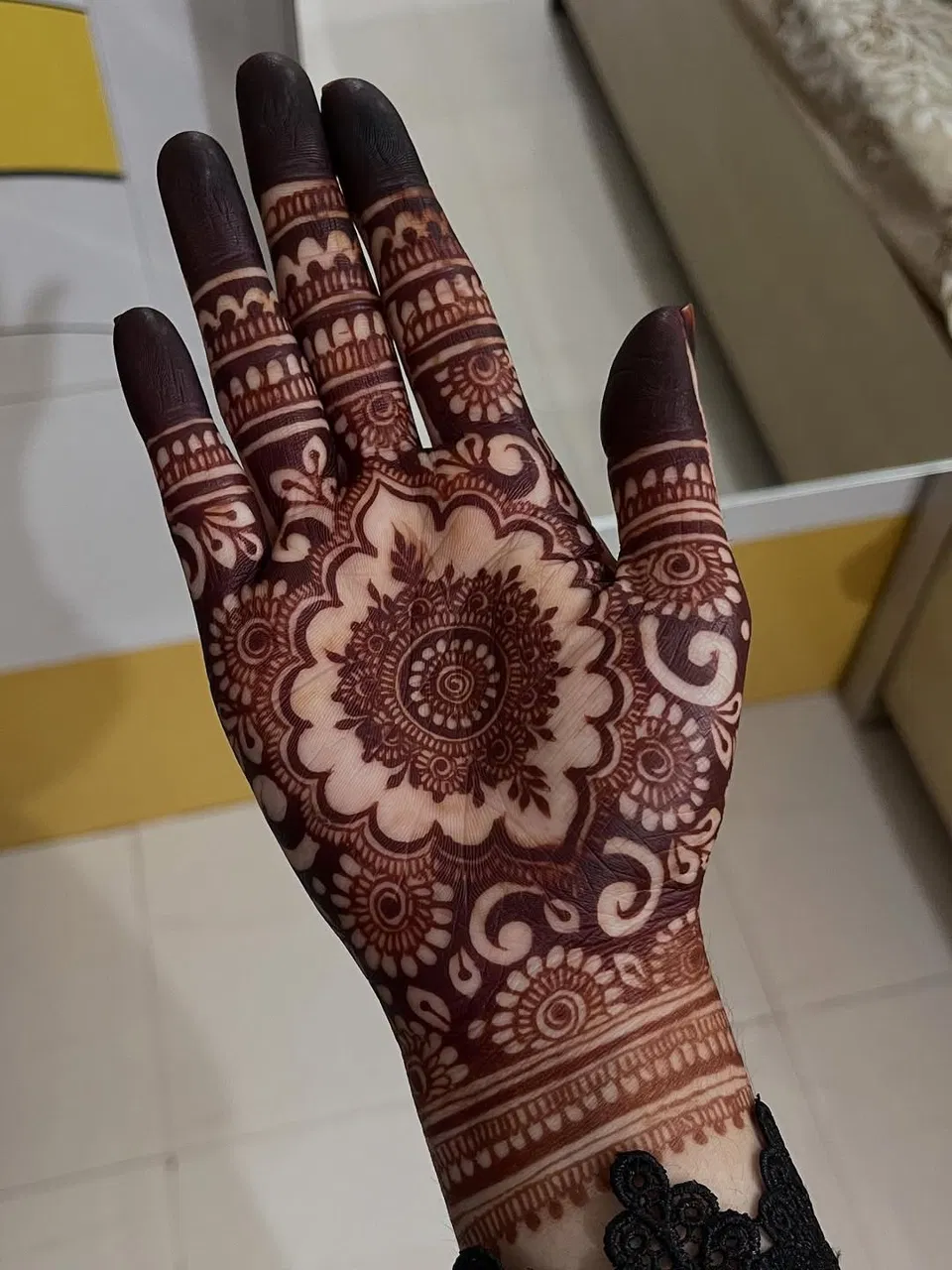 Bridal Indian Back Hand Mehndi Design with Gol Tikki for Eid