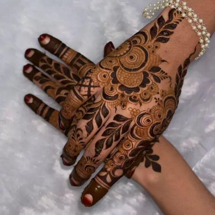 Arabic Bridal Back Hand Mehndi Design (5)