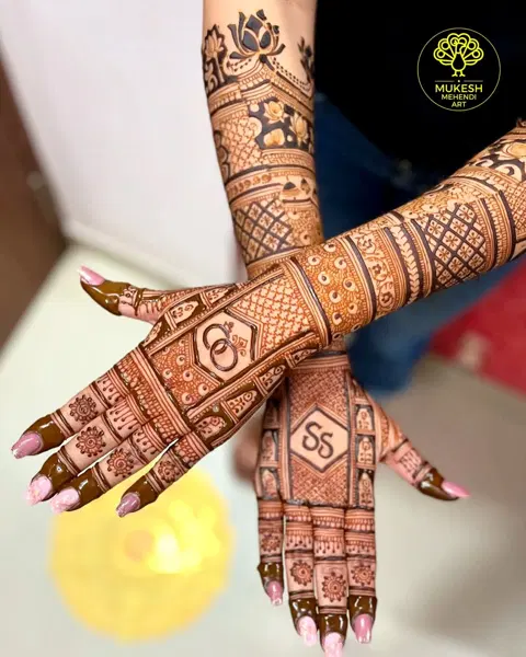 bridal stylish figure back hand mehndi design