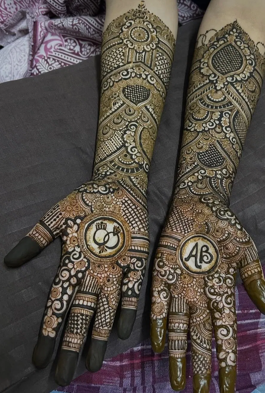 Bridal Stylish Full Hand Mehndi Design with Gol Tikki, Figures and Hidden Name for Engagement (2)