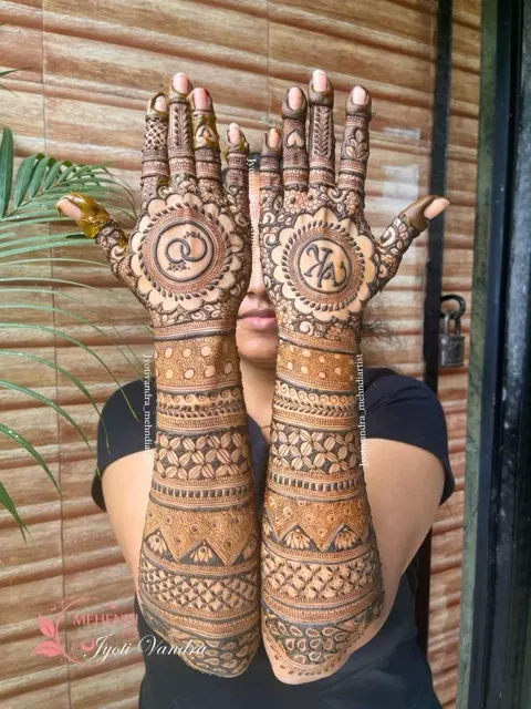 bridal back hand mehndi design