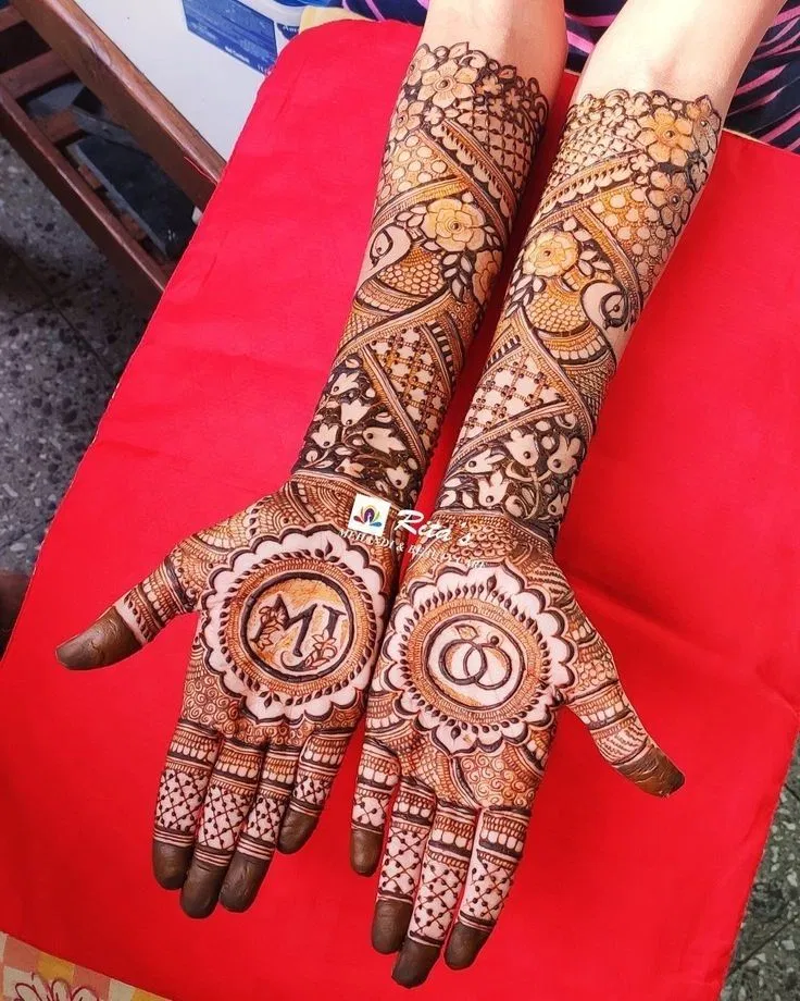 Bridal Front Hand Mehndi Design with Gol Tikki for Engagement