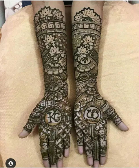 bridal figure back hand mehndi design
