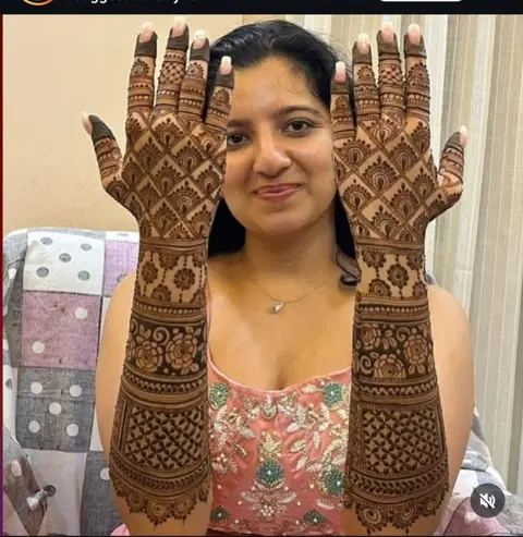 bridal figure back hand mehndi design