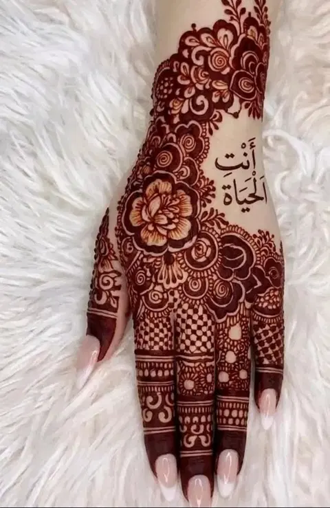 arabic bridal figure back hand mehndi design
