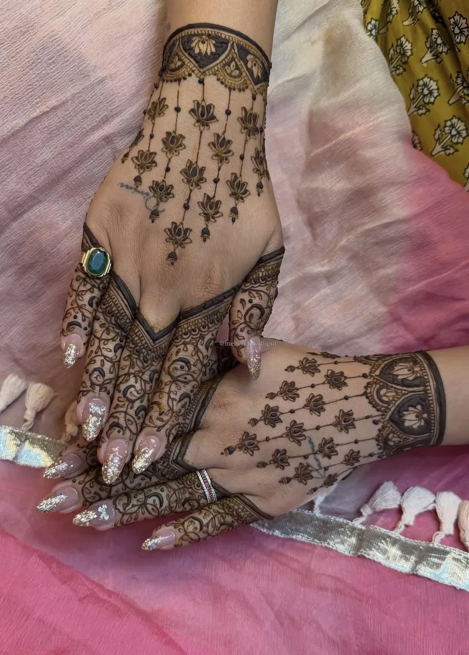 Bridal Stylish Back Hand Mehndi Design with Jaal (2)