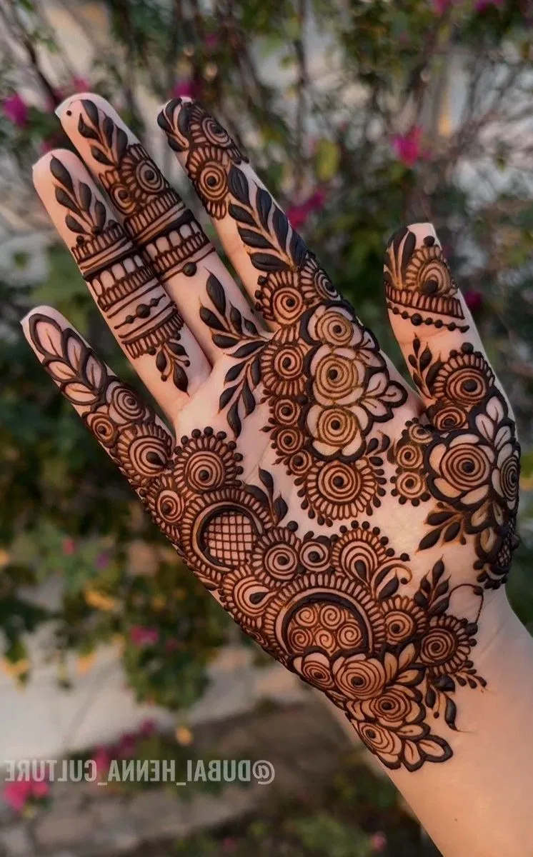 Aesthetic Arabic Finger Mehndi Design for Eid