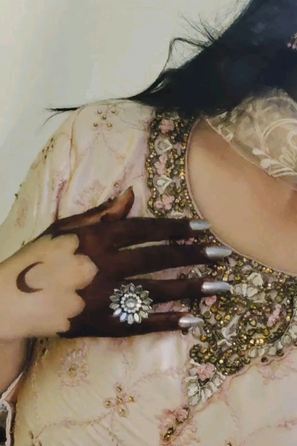 Aesthetic Arabic Arm Mehndi Design with Jaal and Moon for Eid