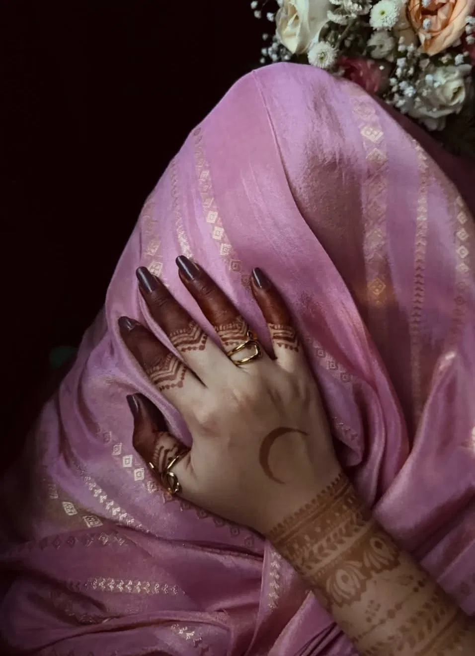 Indian Simple Back Hand Mehndi Design with Gol Tikki, Flowers and Jaal (2)
