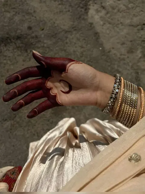 aesthetic simple bel arm mehndi design